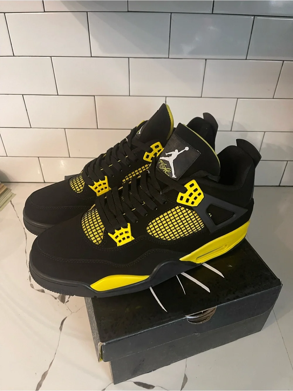 Mens Retro 4 Yellow Thunder Size 13.